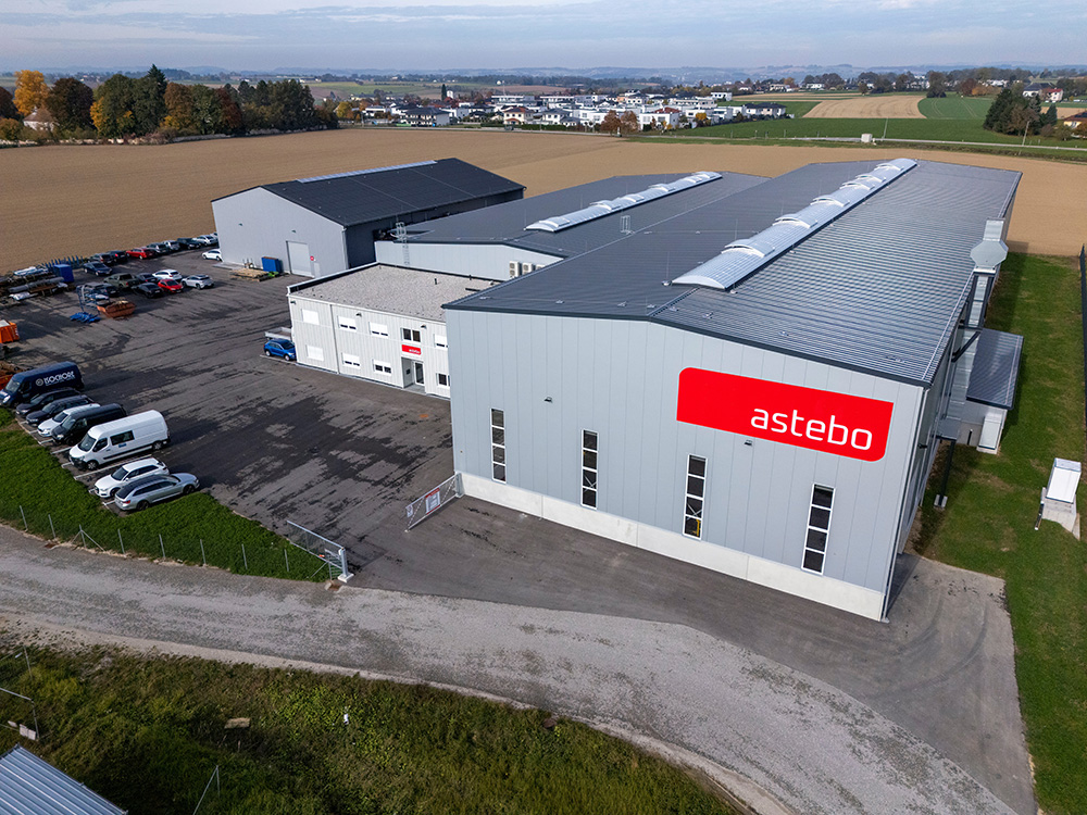Astebo, Firmengebäude, Drohnenaufnahme.